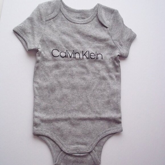 Calvin Klein Unisex 4 Pc Boxed Layette Set 6-12 M - Picture 8 of 9